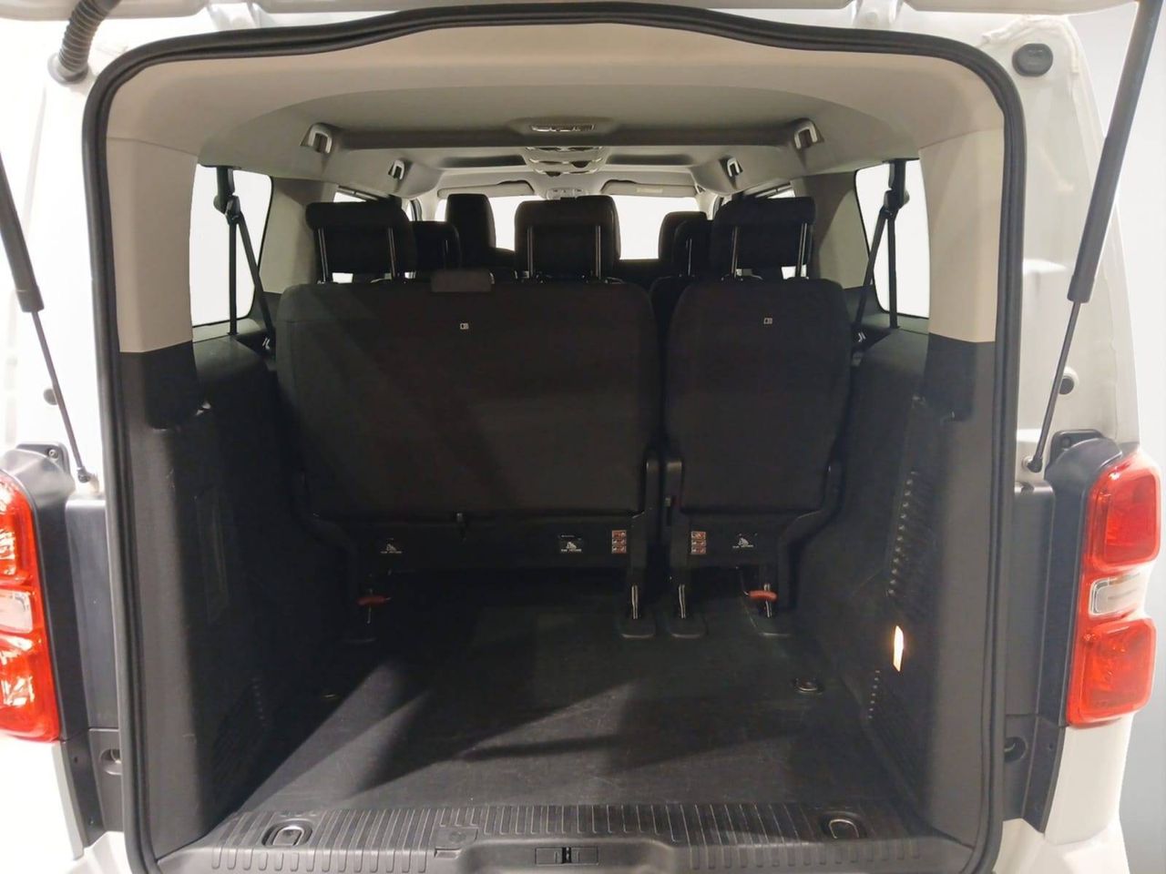 Peugeot Traveller   Long BlueHDi 180 S&S EAT8 Business