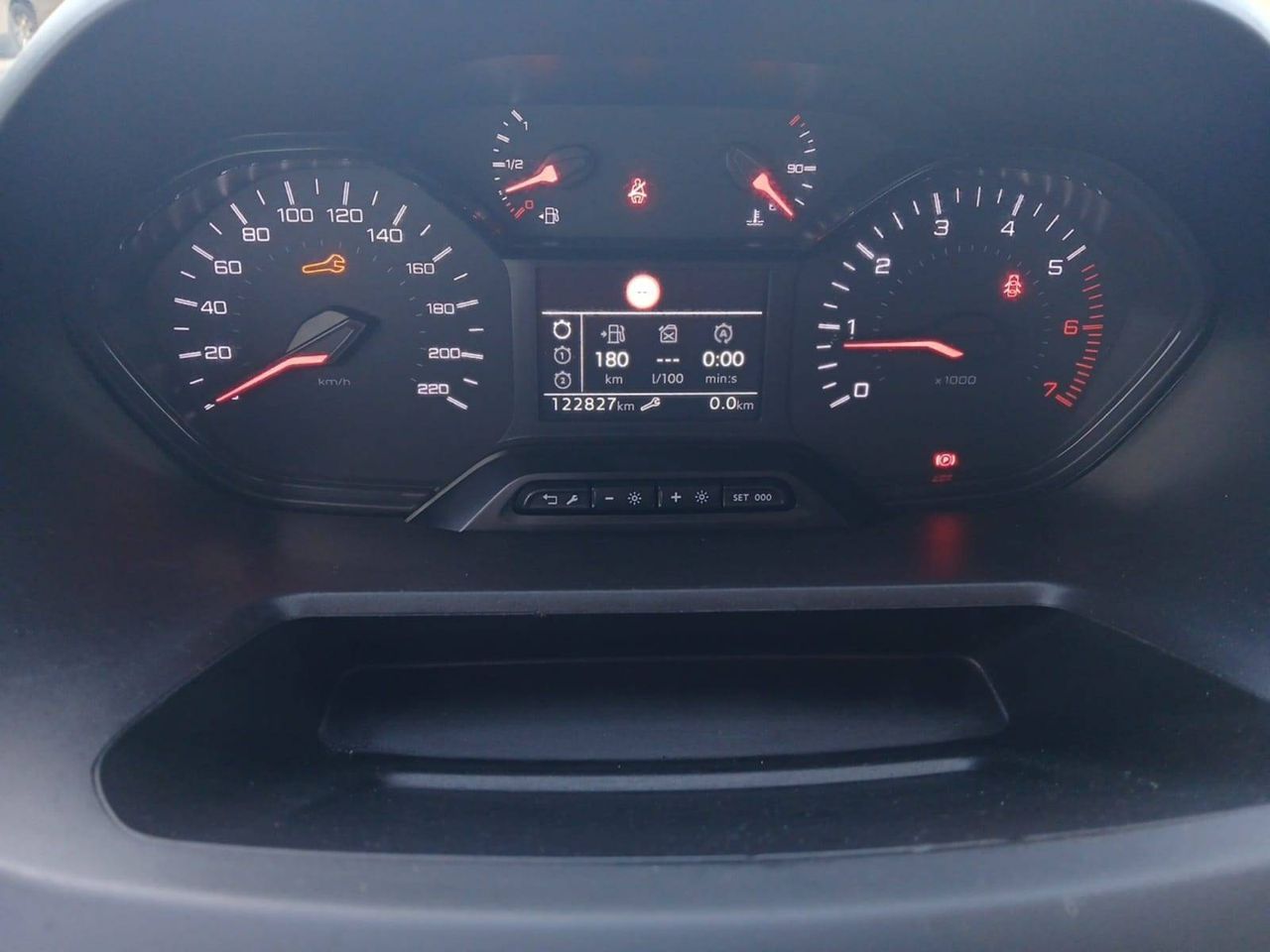 Peugeot Rifter   Standard BlueHDi 73kW Allure Business