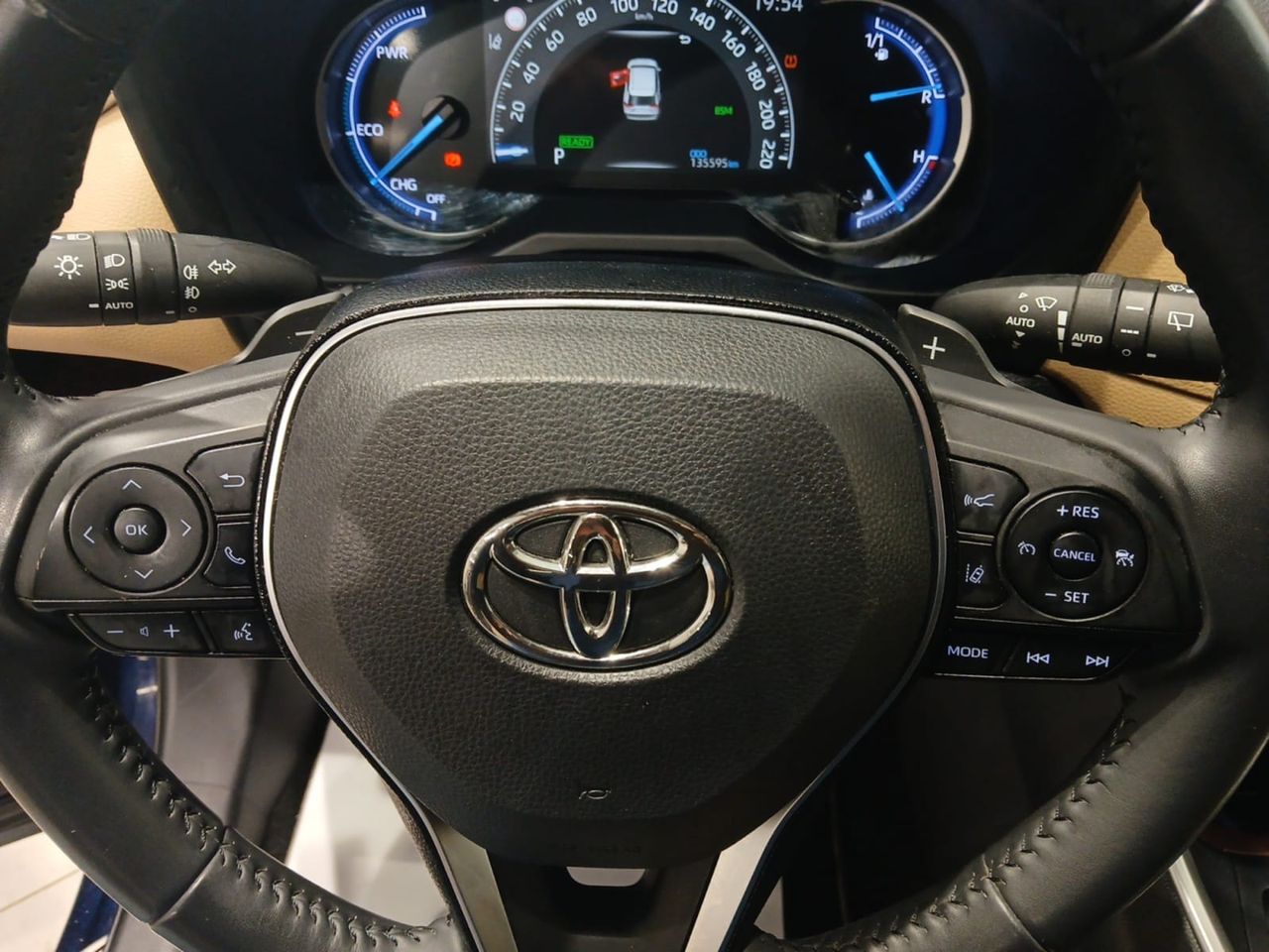 Toyota Rav4 2.5l 220H Luxury 4WD CUERO + TECHO