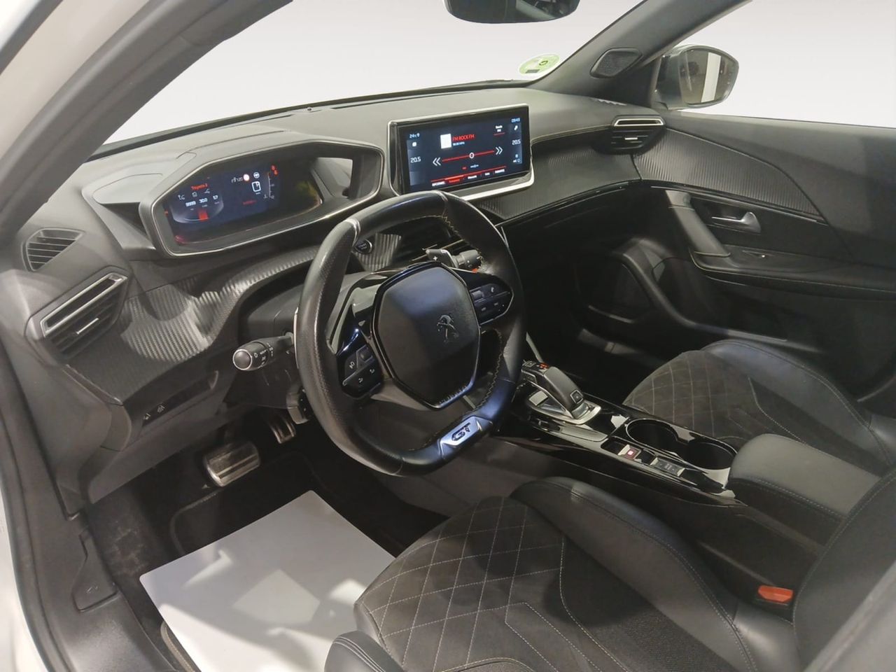 Peugeot 2008 GT Puretech 155 S&S EAT8