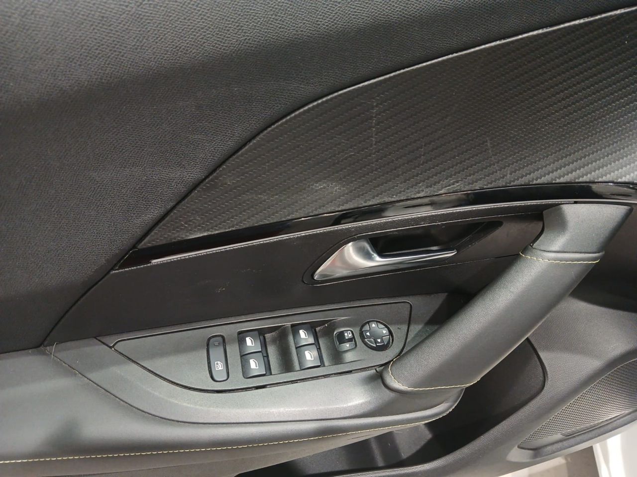 Peugeot 2008 GT Puretech 155 S&S EAT8