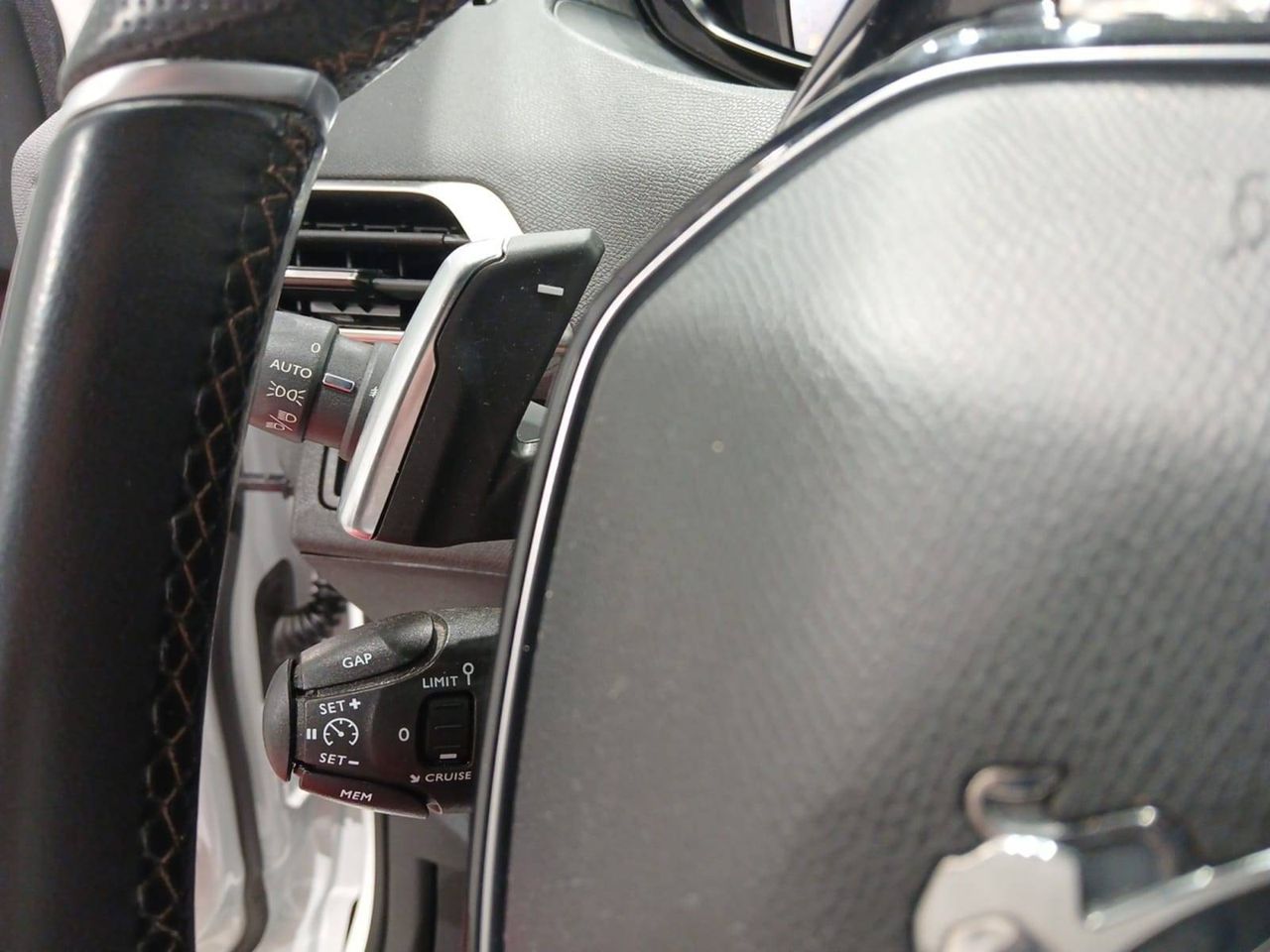 Peugeot 3008  300 e-EAT8 GT