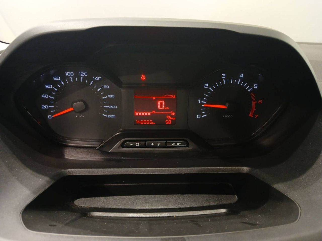 Peugeot Partner   Standard 600kg BlueHDi 73kW Pro