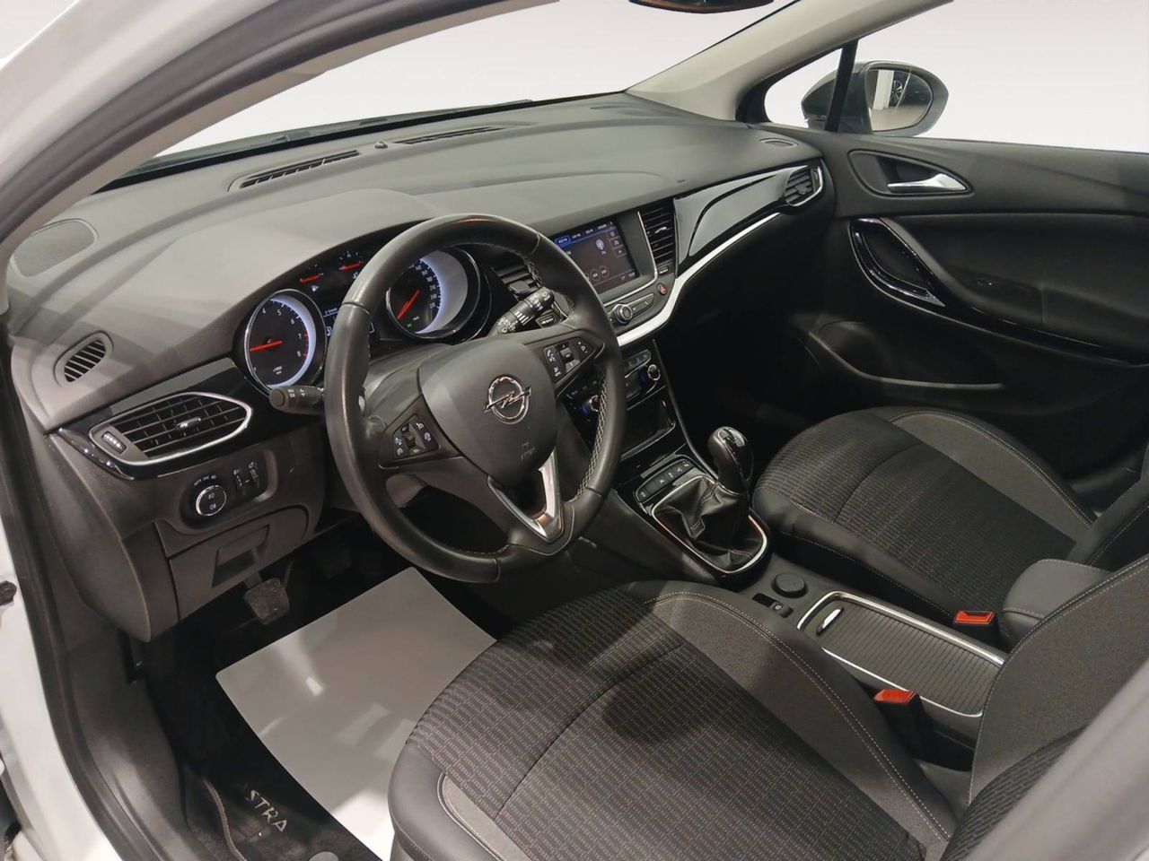 Opel Astra  1.2T SHL 81kW (110CV) Design & Tech