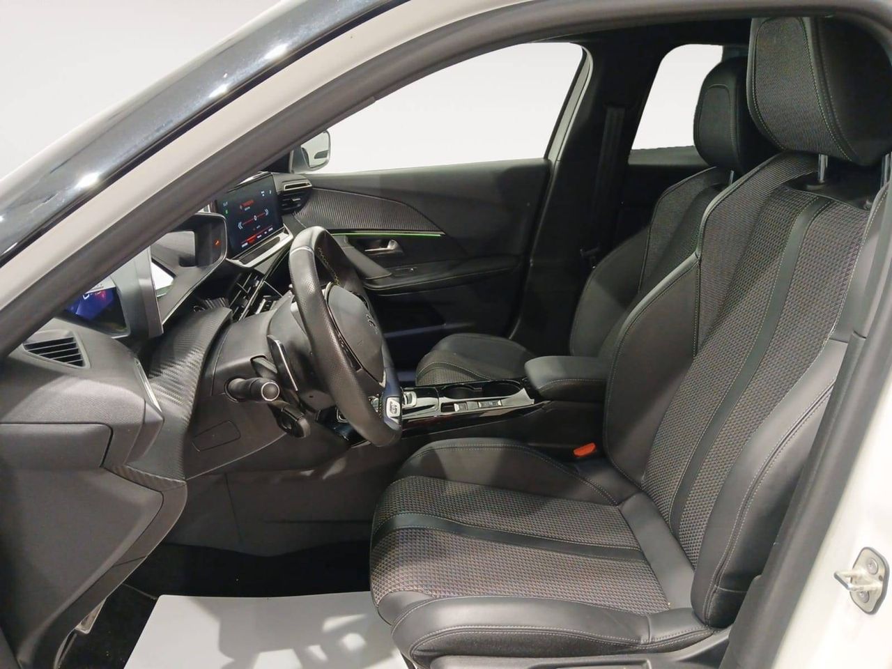 Peugeot 2008   BlueHDI 130 S&S EAT8 GT