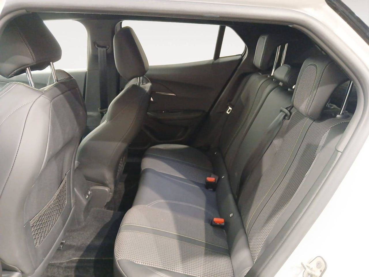Peugeot 2008   BlueHDI 130 S&S EAT8 GT