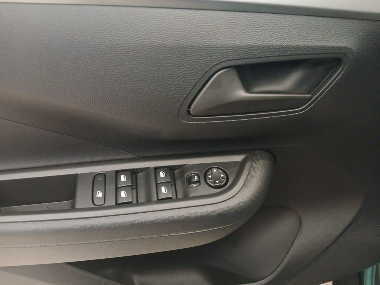 Opel Frontera 1.2T XHT Hybrid eDCT6 107kW Edition