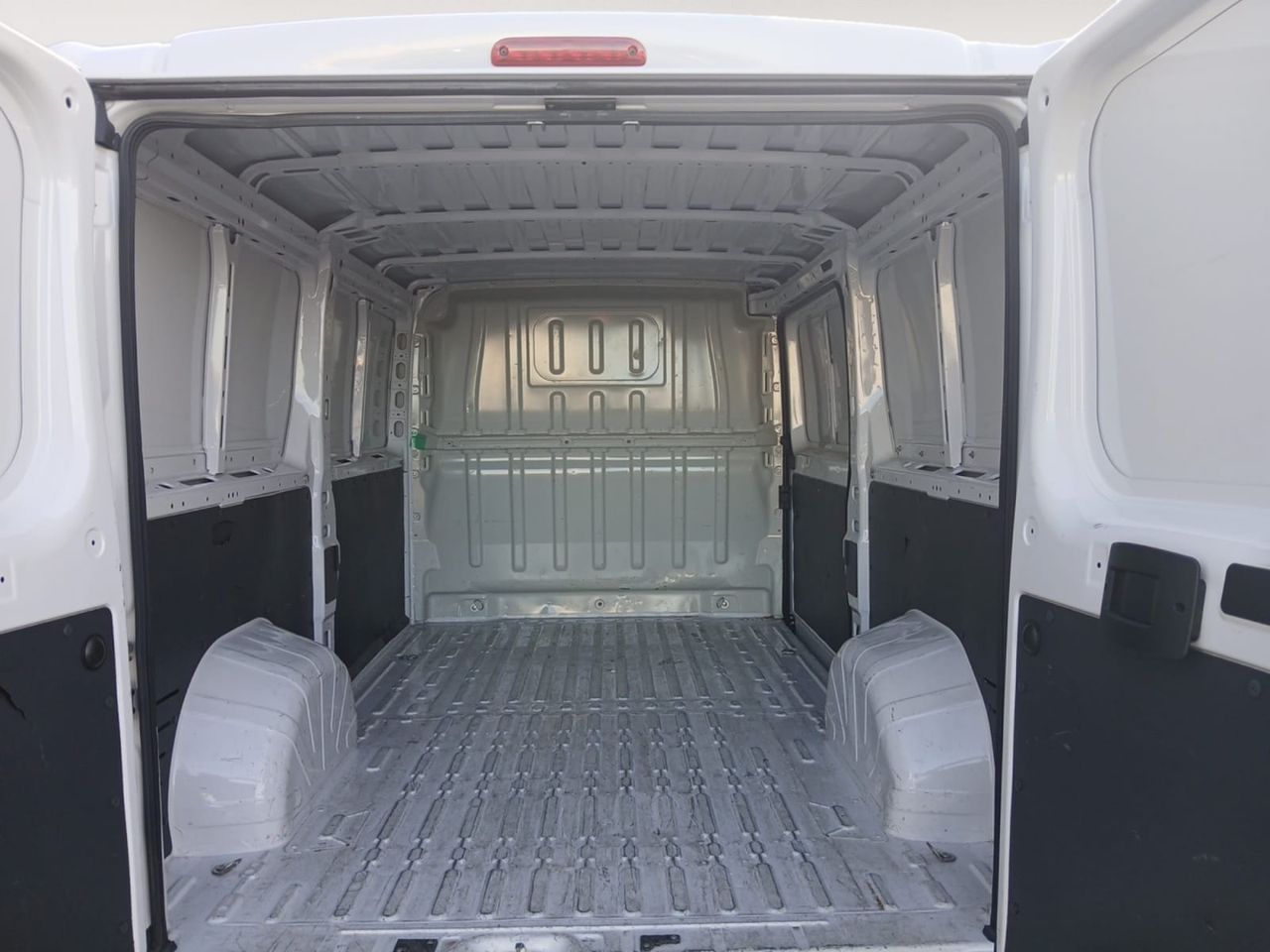 Peugeot Boxer FURGON 333 L2H1 BHDI 140