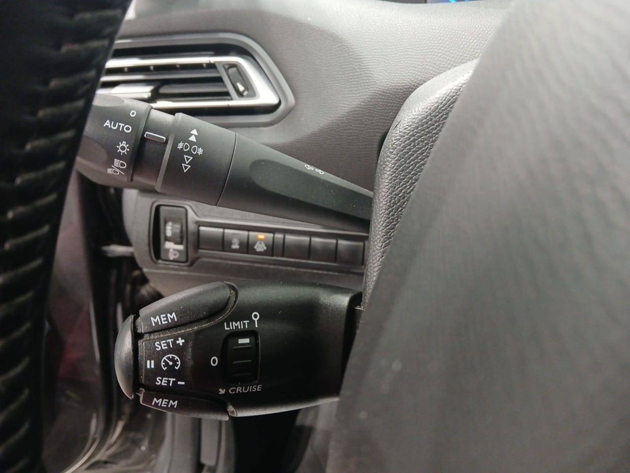 Peugeot 308  5P  BlueHDi 130 S&S MAN Active Pack