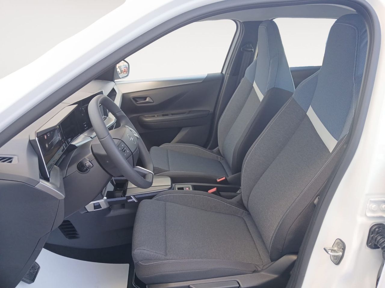 Opel Frontera 1.2T XHT Hybrid eDCT6 81kW Basic Edition