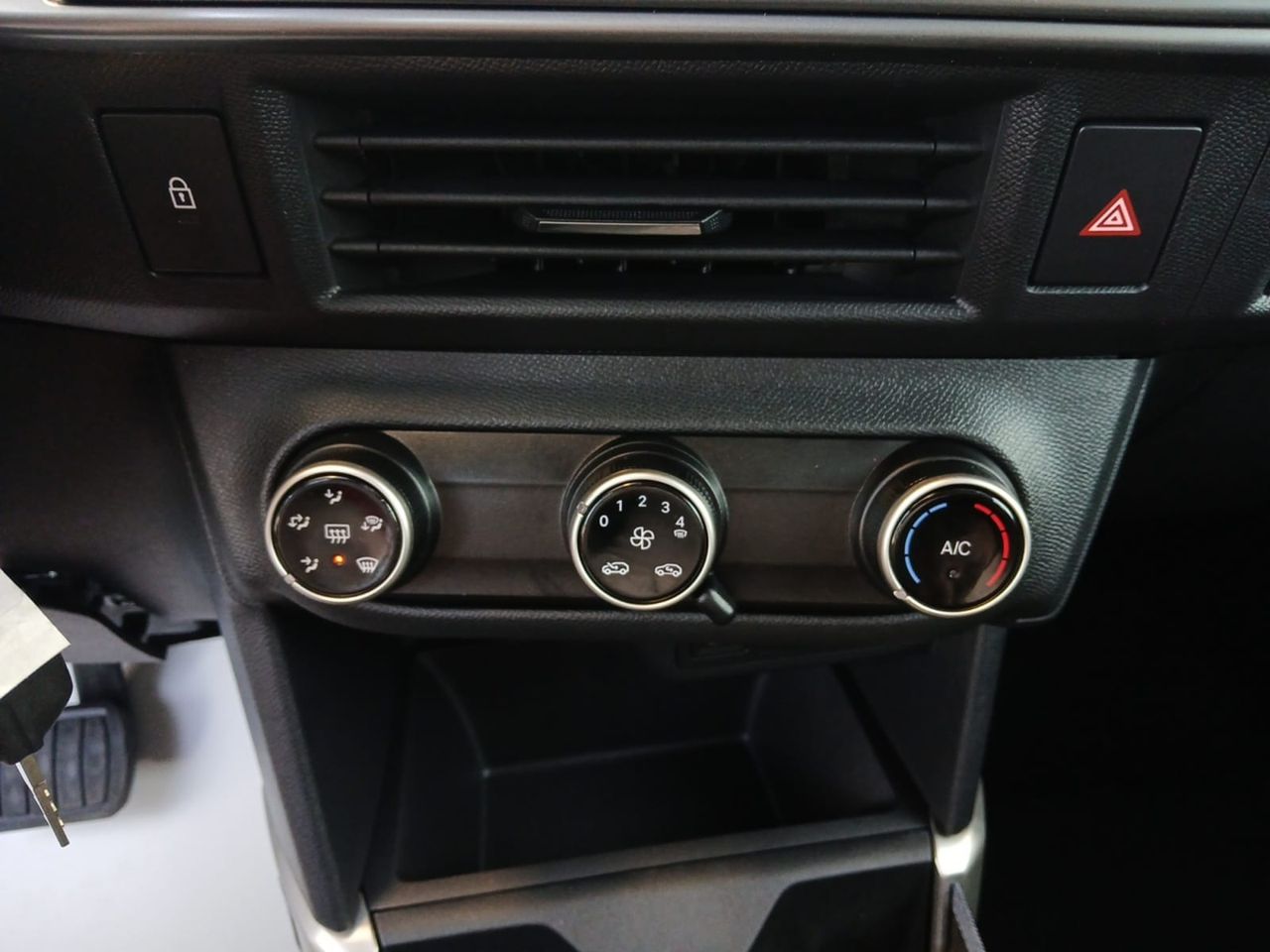 Opel Frontera 1.2T XHT Hybrid eDCT6 81kW Basic Edition