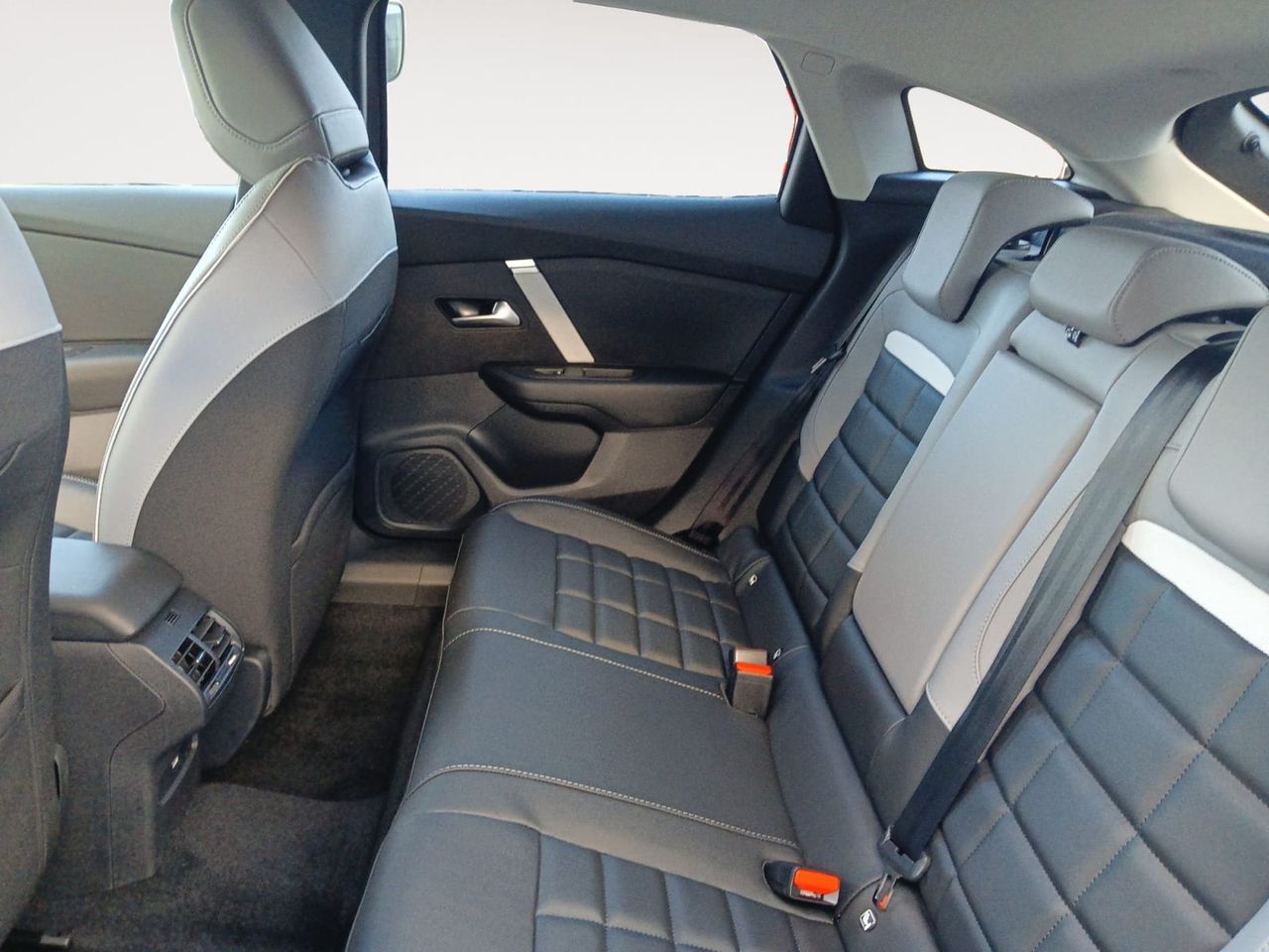 Citroën C4 Hybrid 145 ë-DCS6 Max