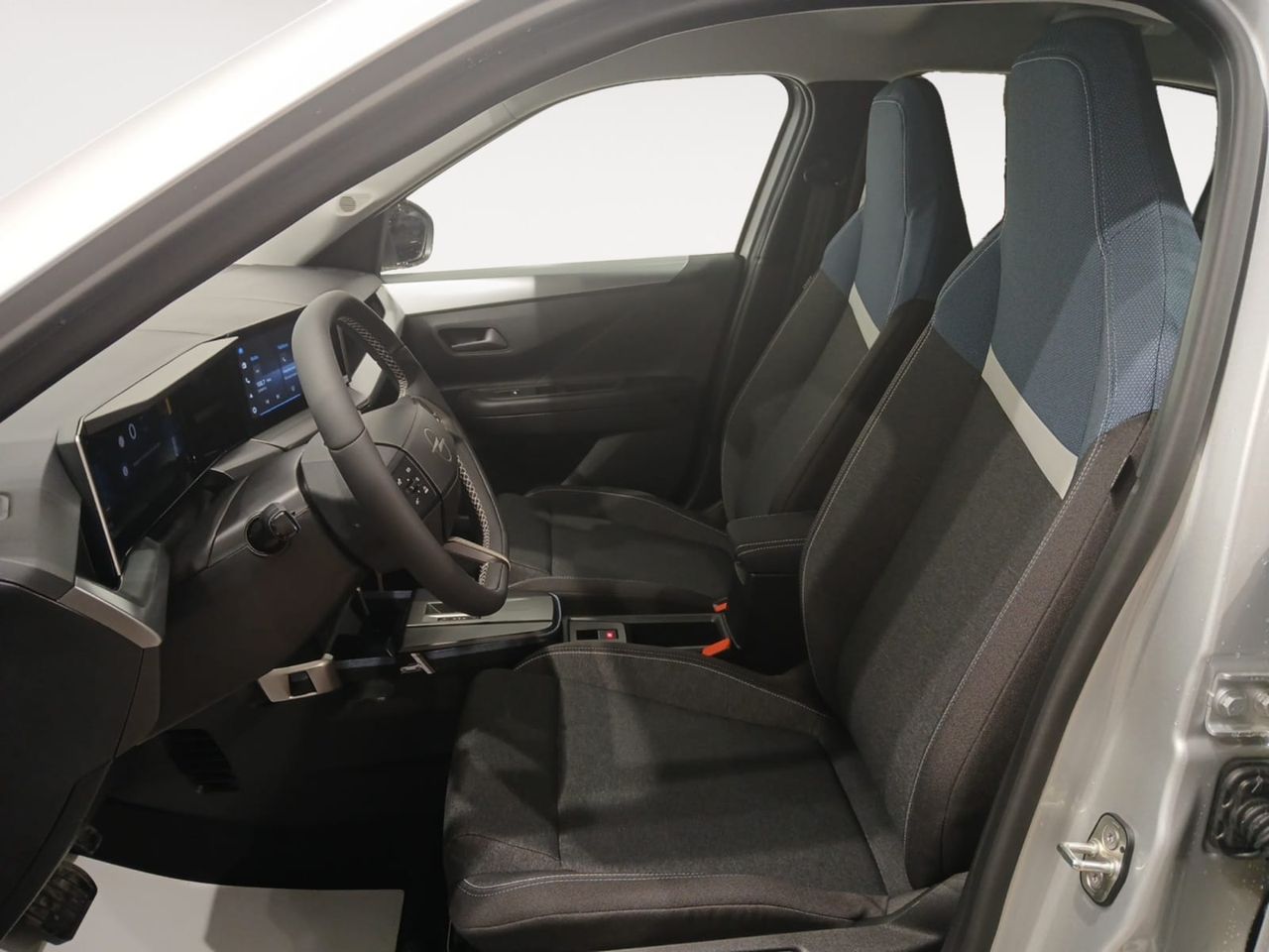Opel Frontera 1.2T XHT Hybrid eDCT6 81kW Edition