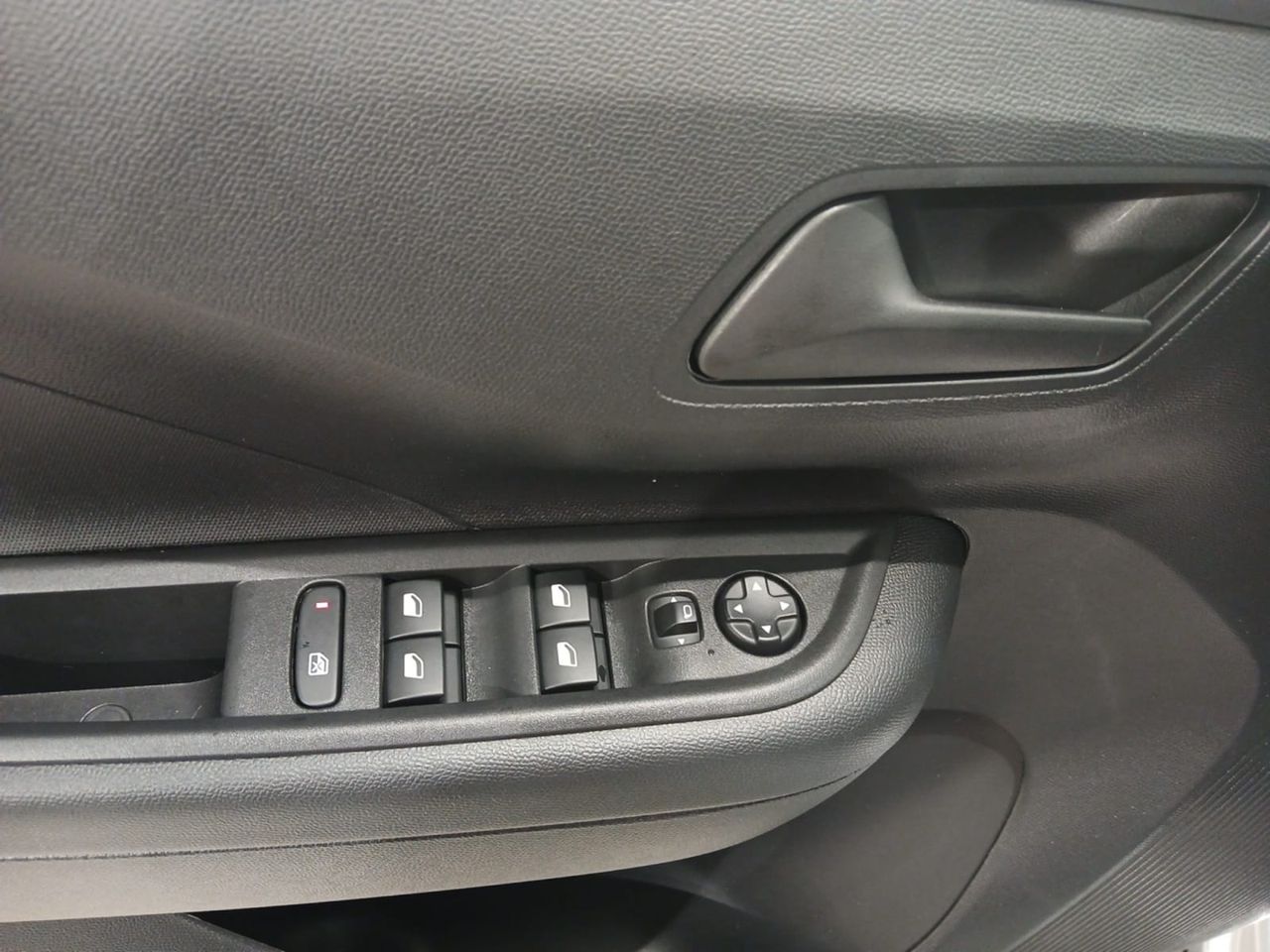 Opel Frontera 1.2T XHT Hybrid eDCT6 81kW Edition