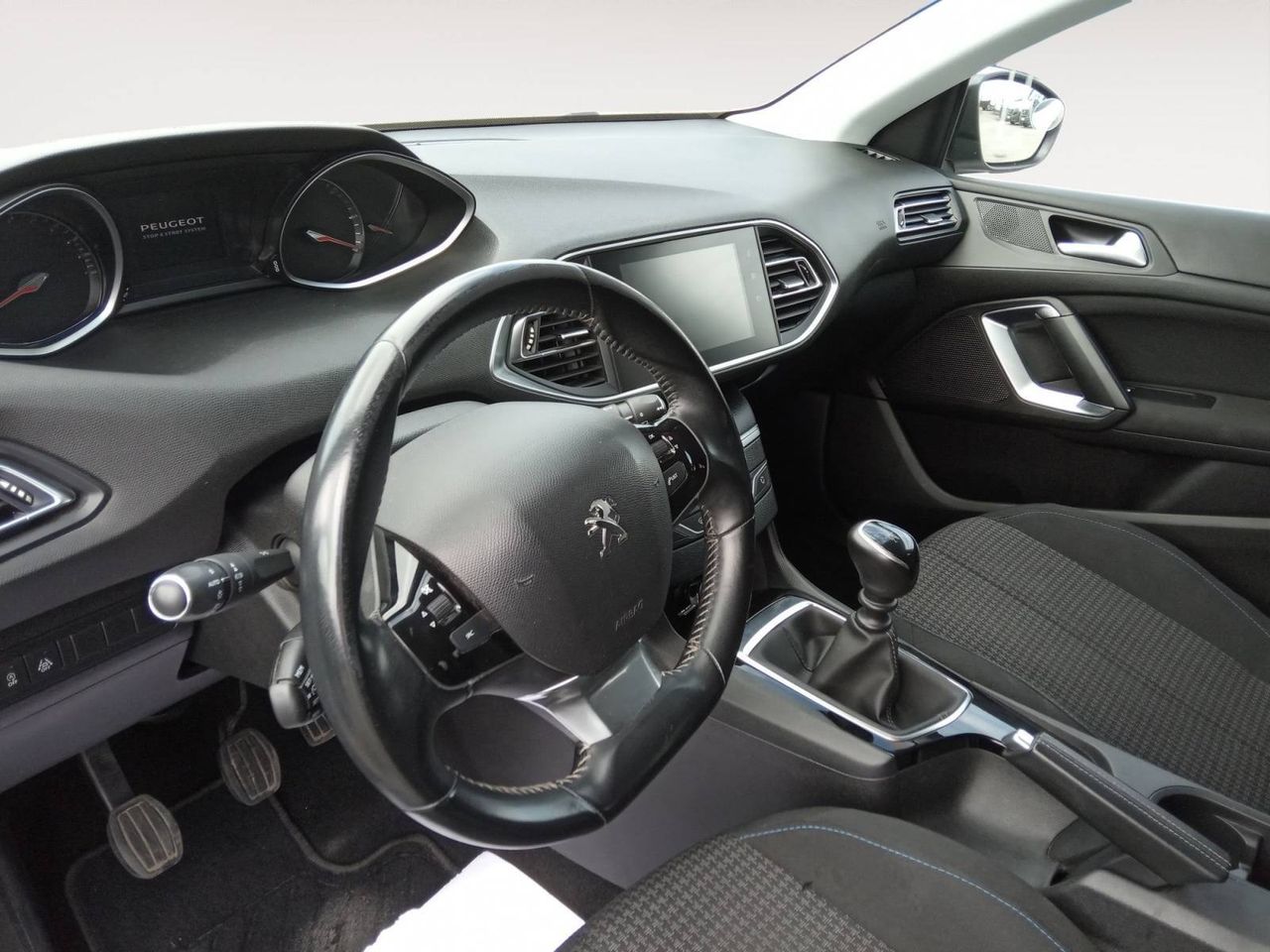 Peugeot 308  5P  BlueHDi 100 S&S 6 Vel. MAN Style