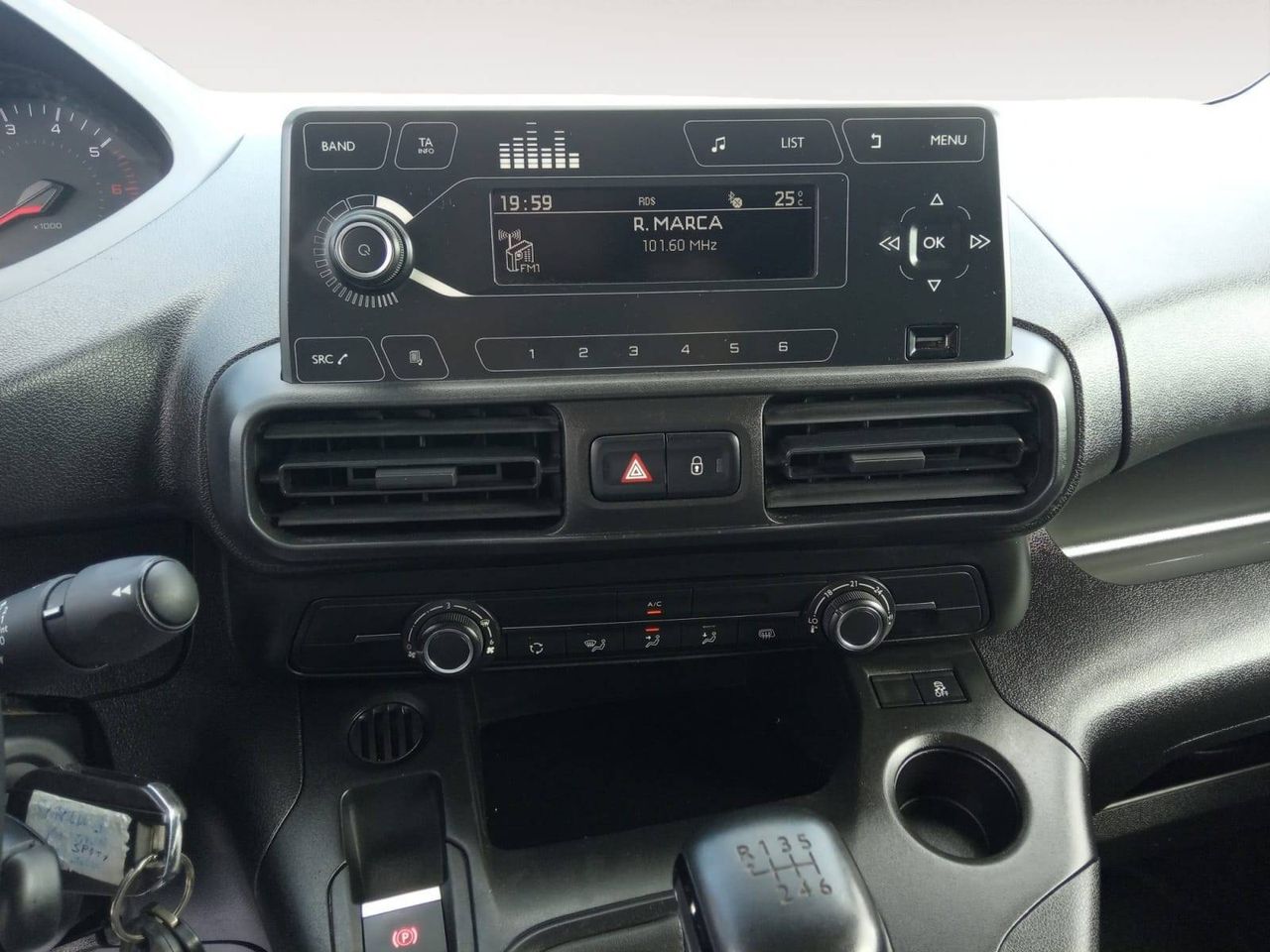 Peugeot Partner   Standard 600kg BlueHDi 73kW Pro