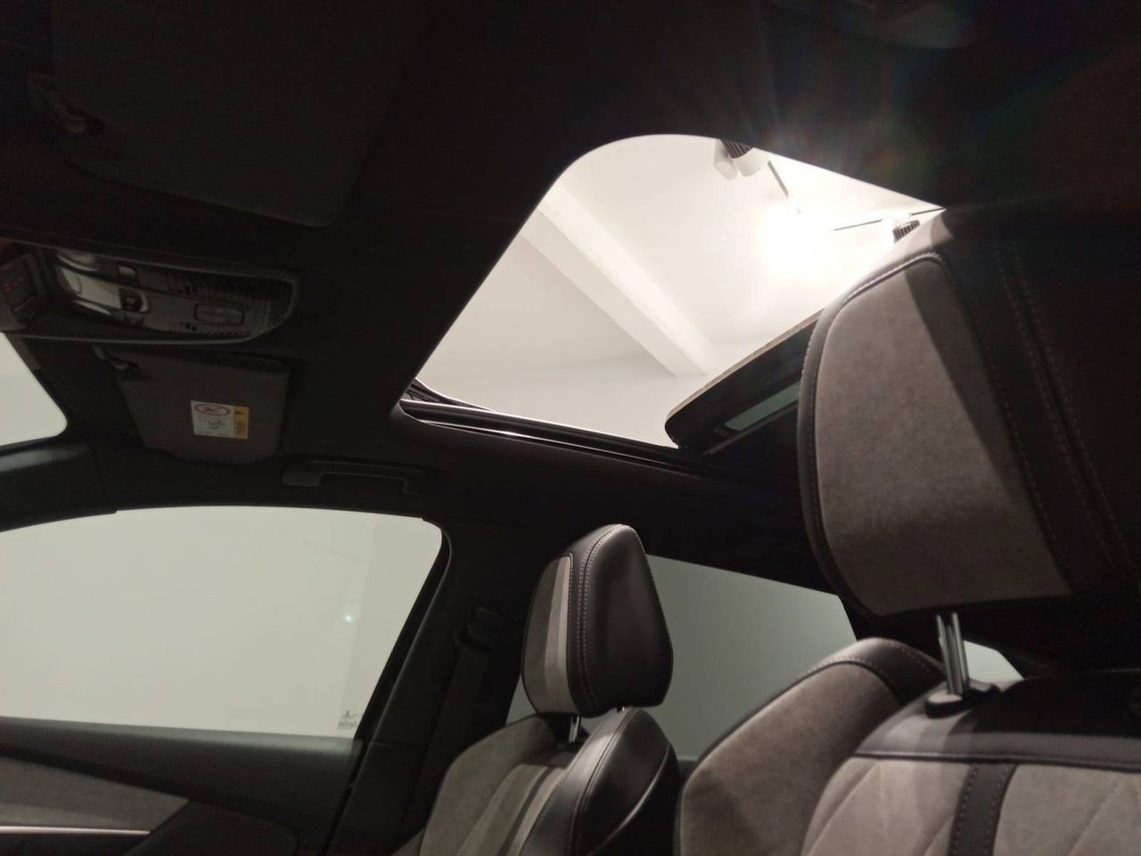 Peugeot 3008  300 e-EAT8 GT